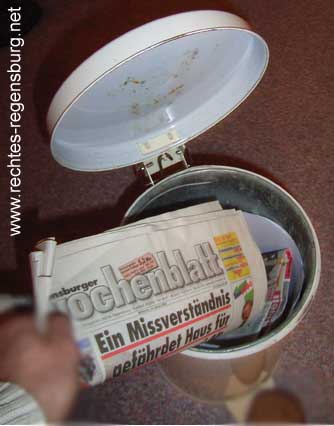 Altpapier in Mülleimer Mülltonne - Regenbsurger Wochenblatt