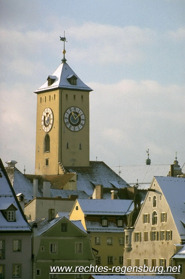 historische wurstkuchl in  regensburg, goldener turm am alten rathaus