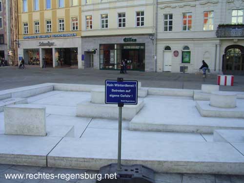 Karavan Betonklotz Denkmal Regensburg Neupfarrplatz Daniel